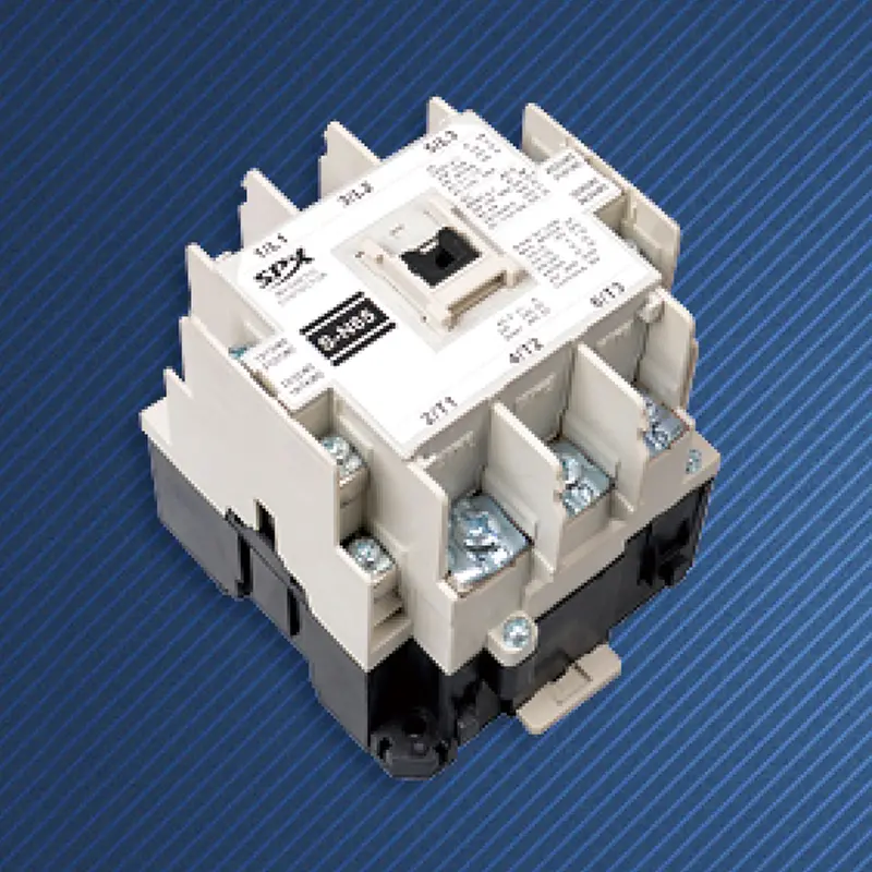 Jednostka klimatyzacyjna ze stycznikiem prądu przemiennego